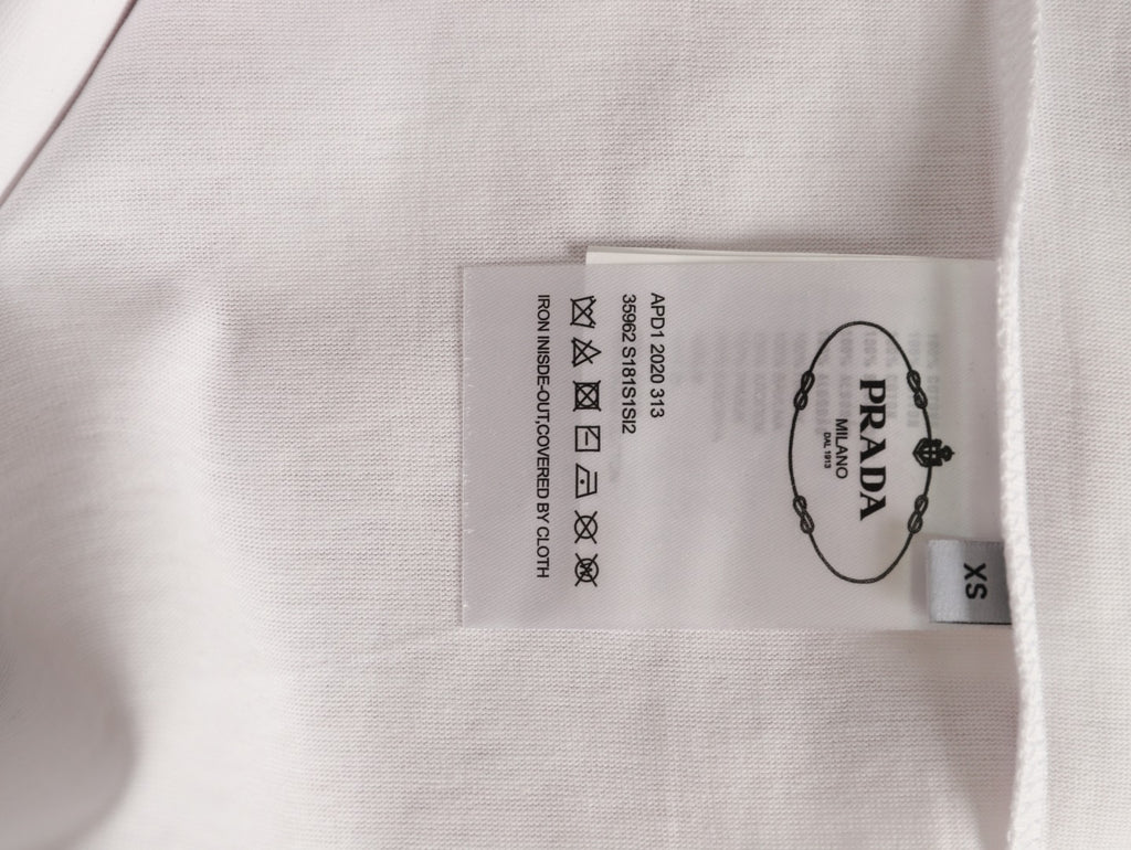Prada 26SS Milano Logo Graphic Short-Sleeve T-Shirt - Black（副本）